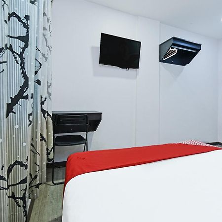 OYO 992 Orange Hotel Kuala Pilah Bagian luar foto