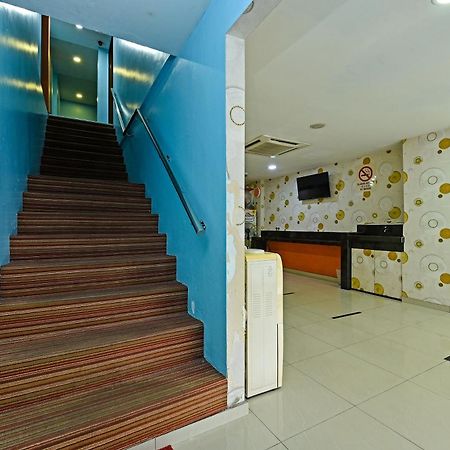 OYO 992 Orange Hotel Kuala Pilah Bagian luar foto
