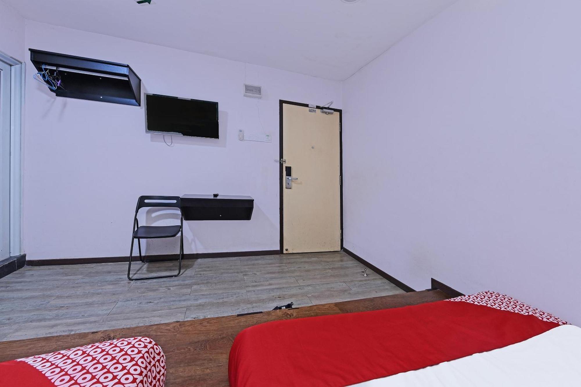 OYO 992 Orange Hotel Kuala Pilah Bagian luar foto