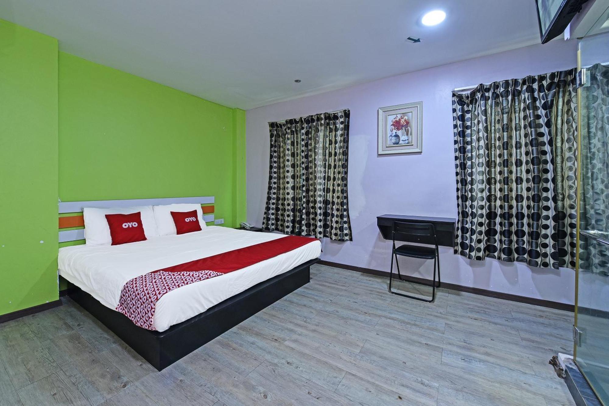 OYO 992 Orange Hotel Kuala Pilah Bagian luar foto
