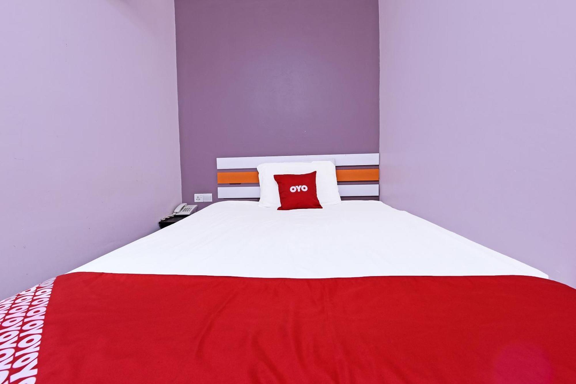 OYO 992 Orange Hotel Kuala Pilah Bagian luar foto
