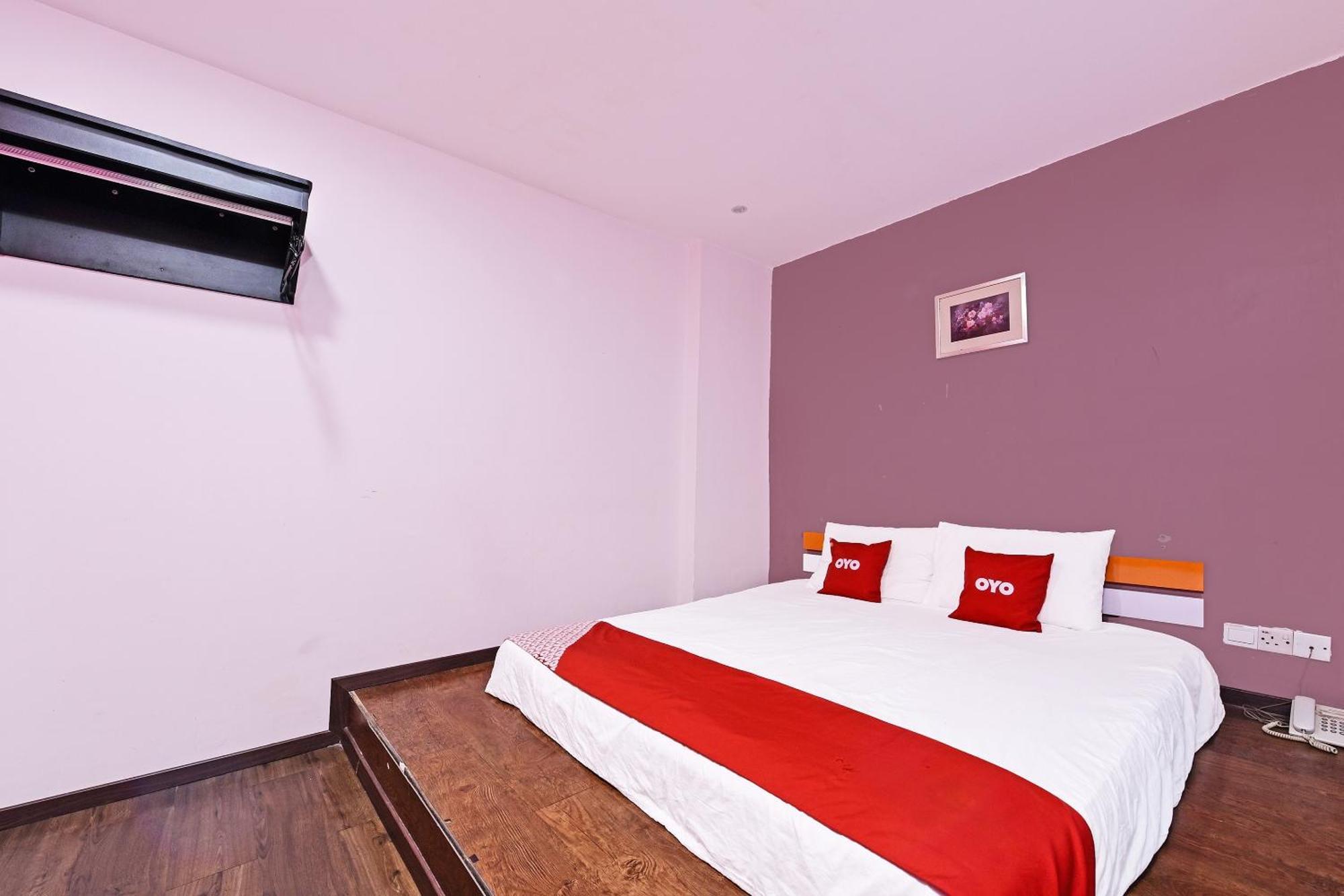 OYO 992 Orange Hotel Kuala Pilah Bagian luar foto