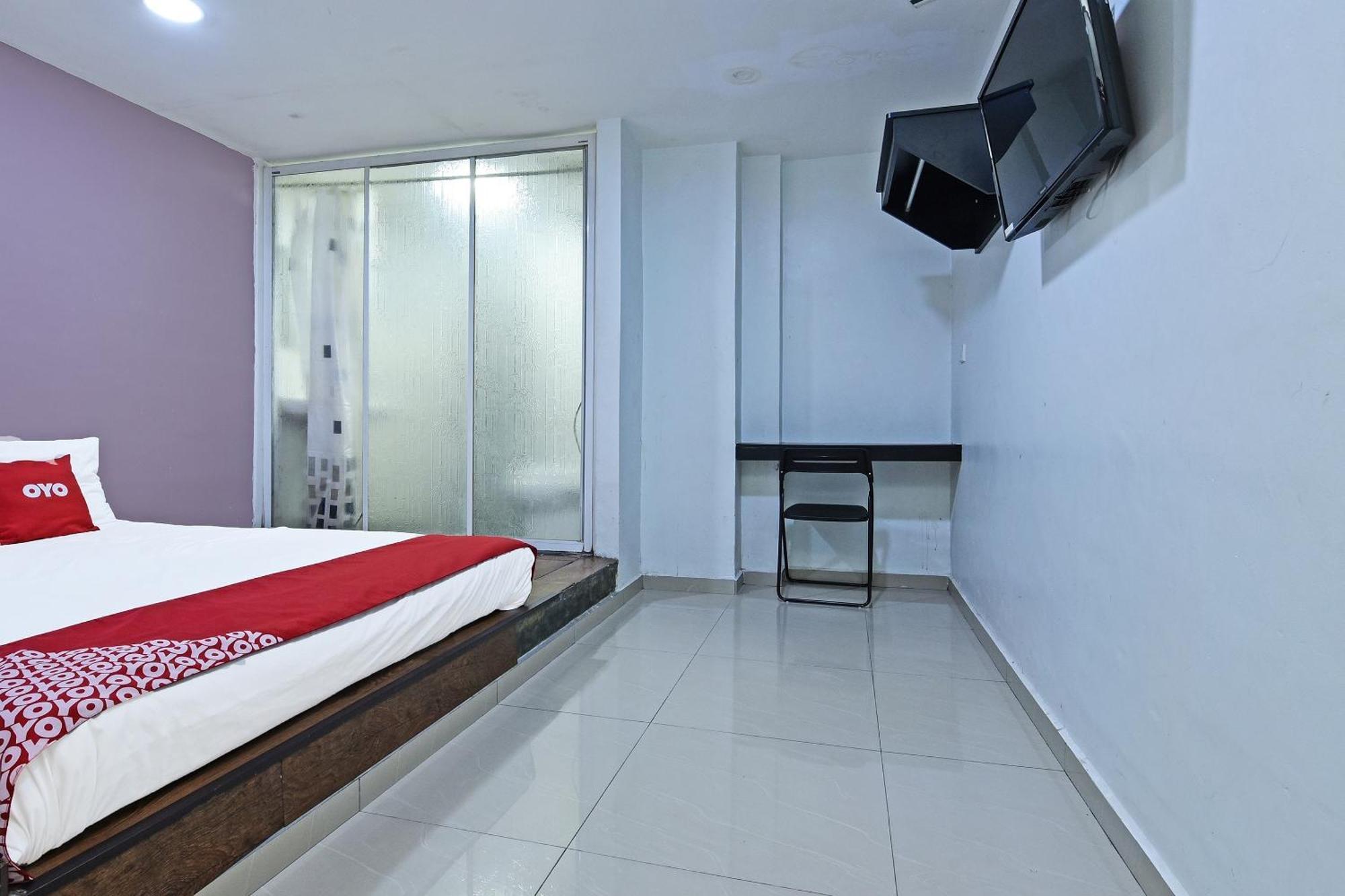 OYO 992 Orange Hotel Kuala Pilah Bagian luar foto