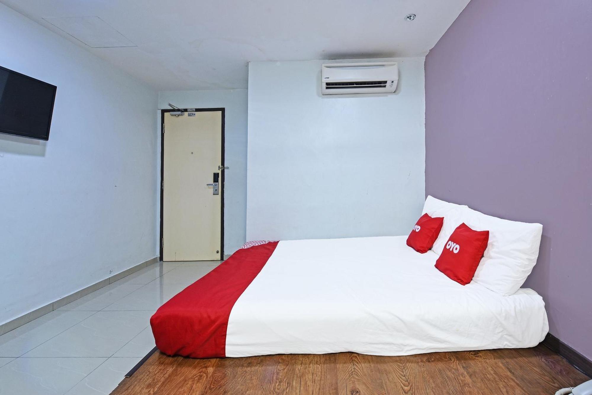 OYO 992 Orange Hotel Kuala Pilah Bagian luar foto