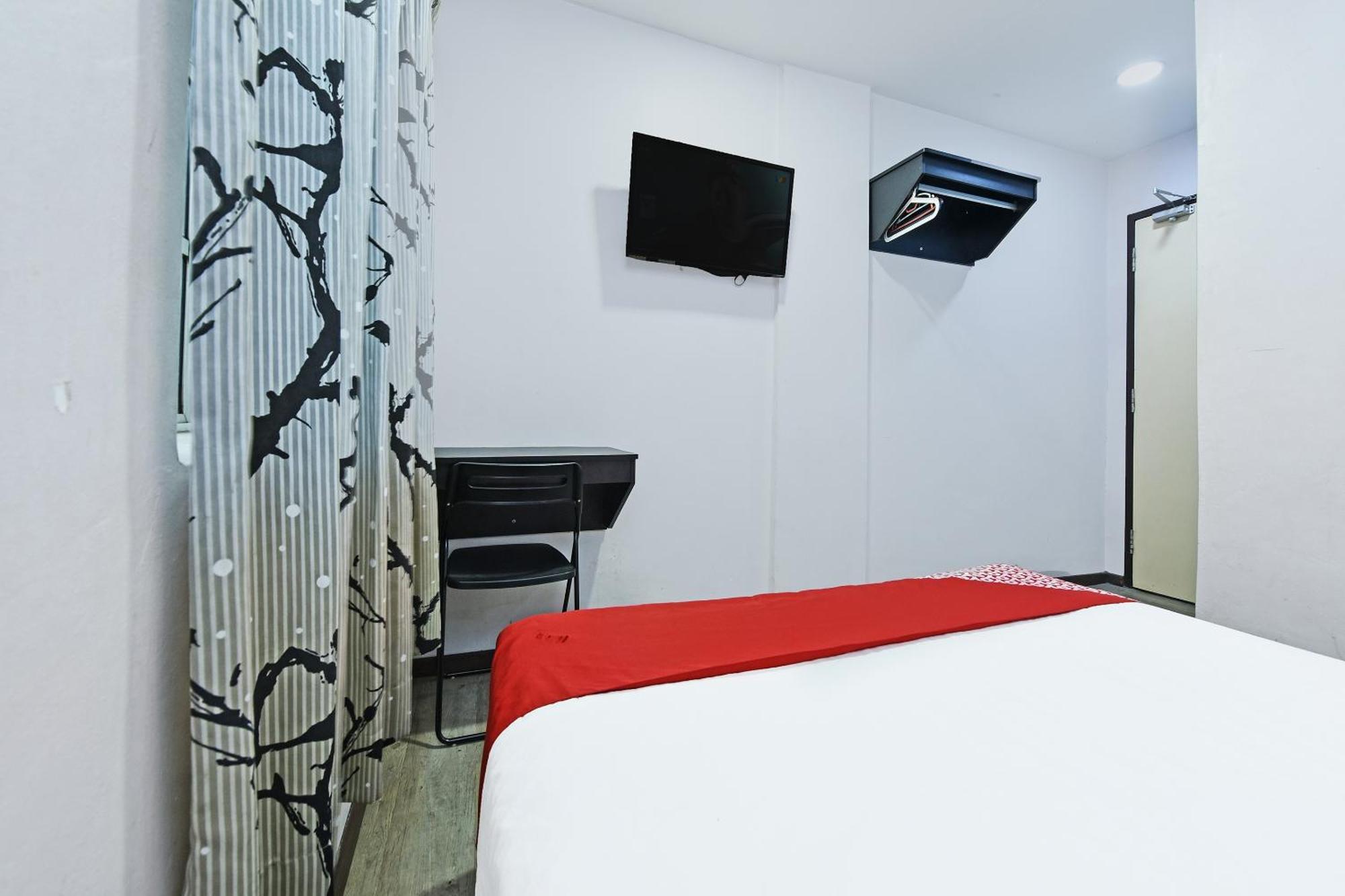OYO 992 Orange Hotel Kuala Pilah Bagian luar foto