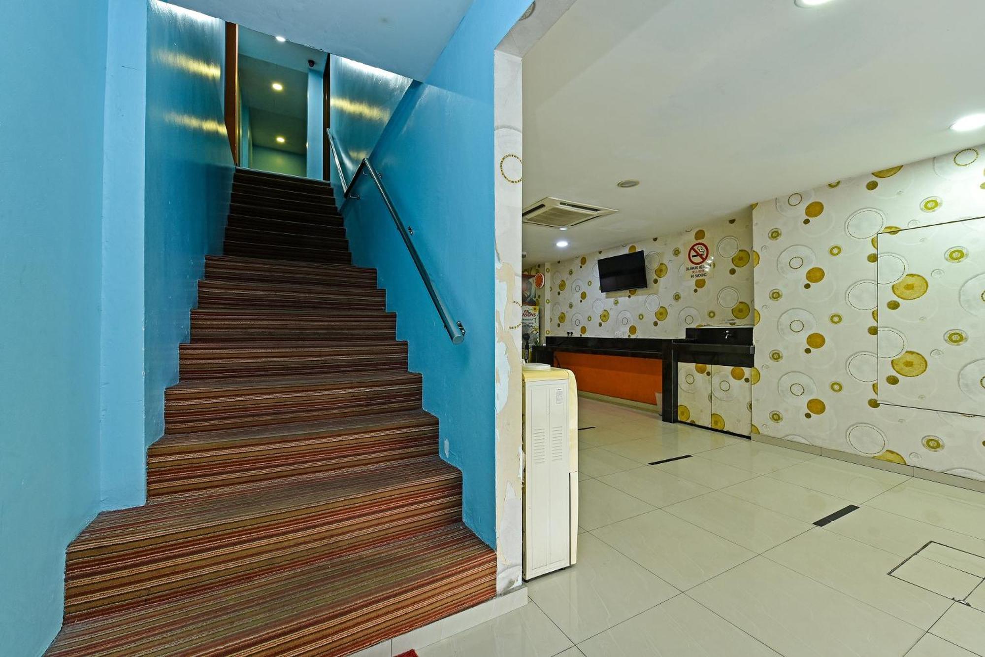 OYO 992 Orange Hotel Kuala Pilah Bagian luar foto