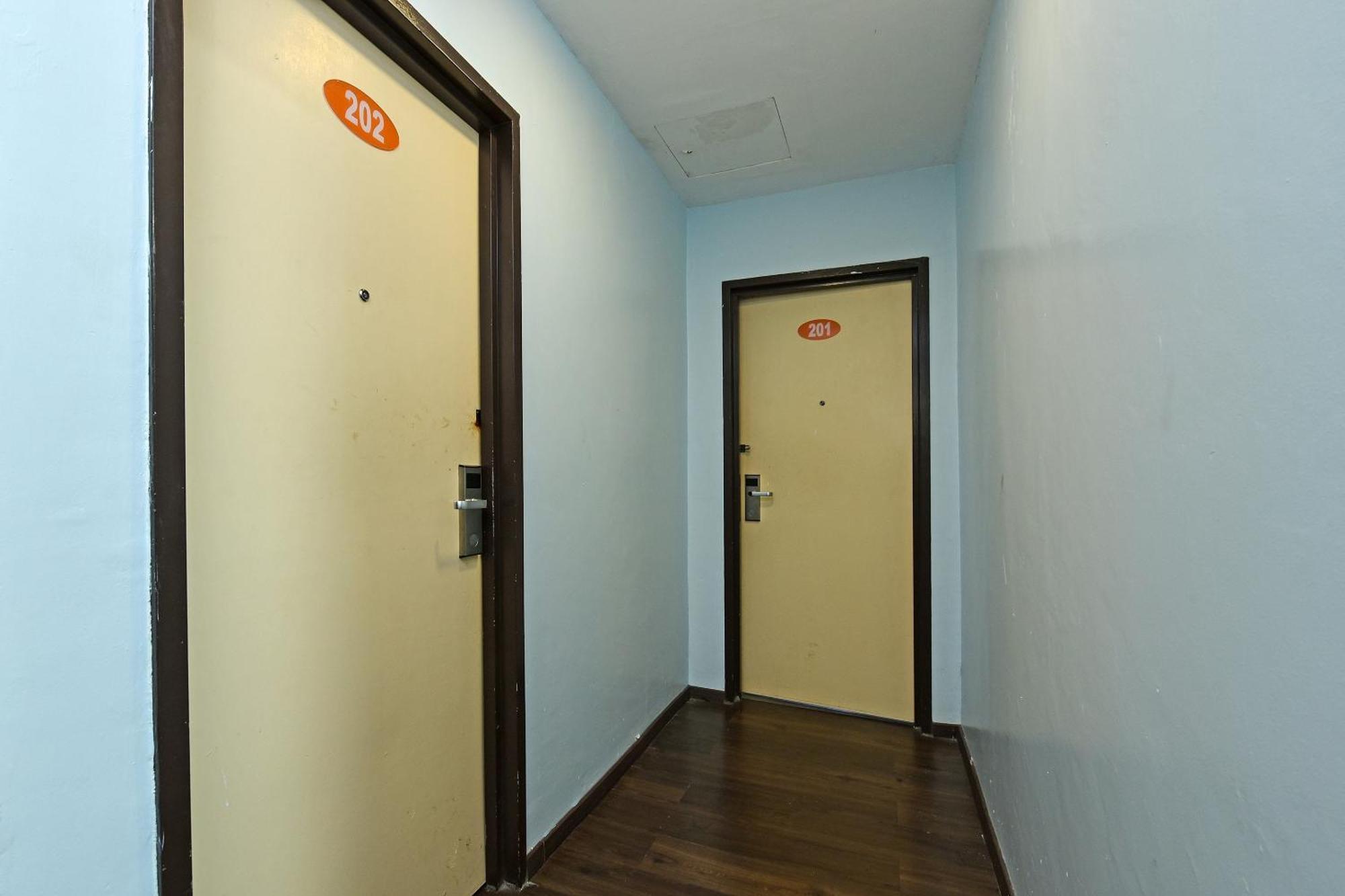OYO 992 Orange Hotel Kuala Pilah Bagian luar foto