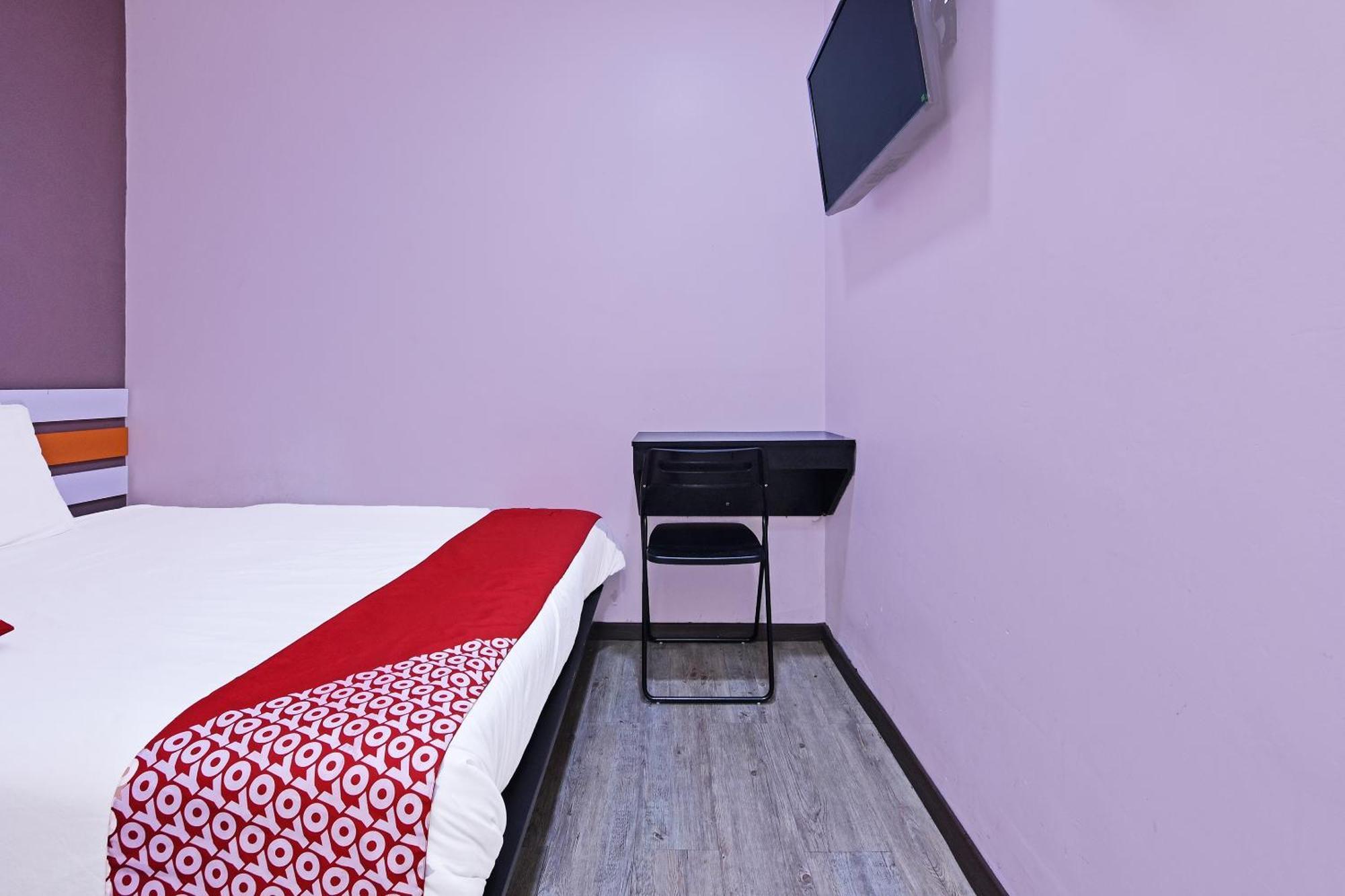 OYO 992 Orange Hotel Kuala Pilah Bagian luar foto