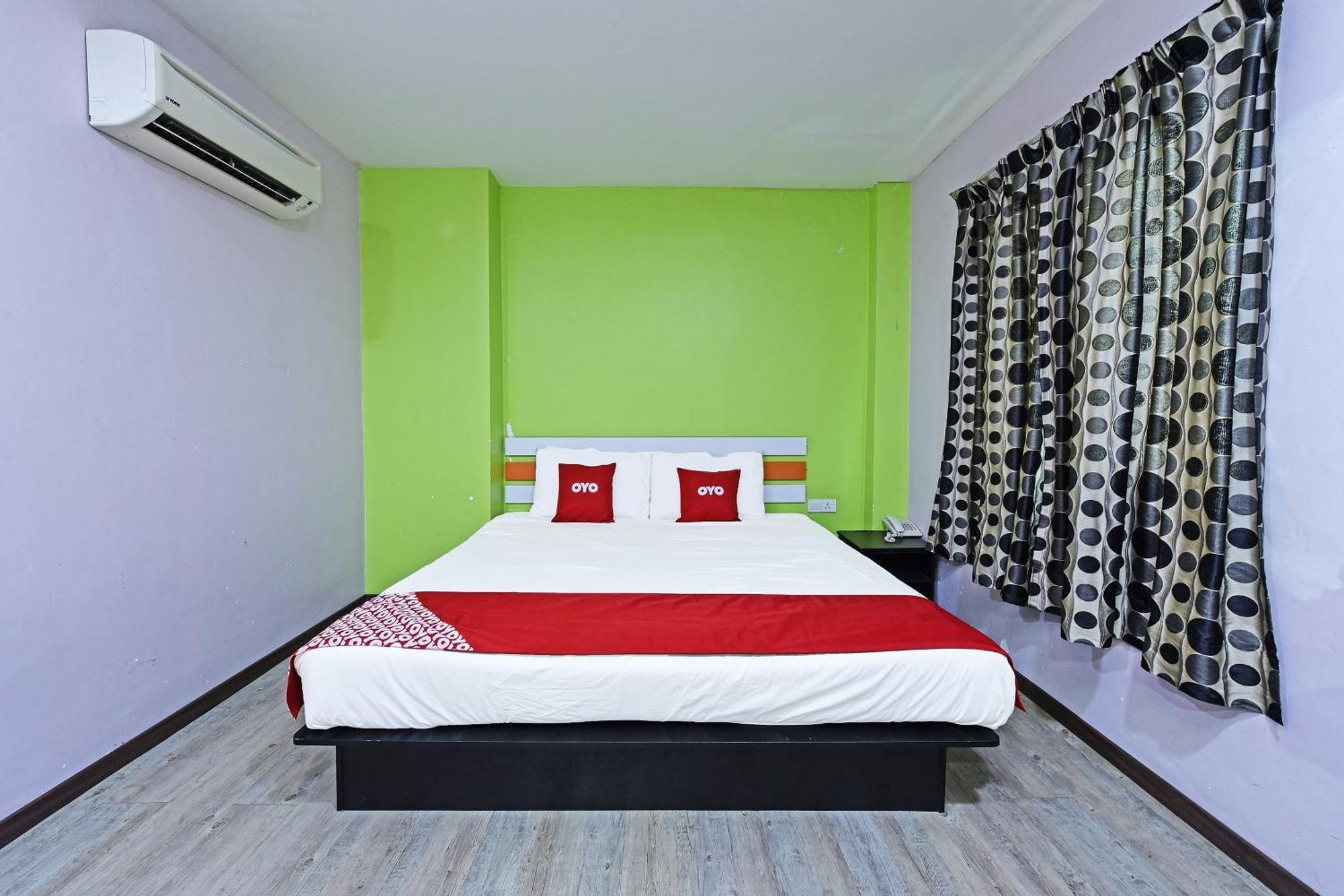 OYO 992 Orange Hotel Kuala Pilah Bagian luar foto