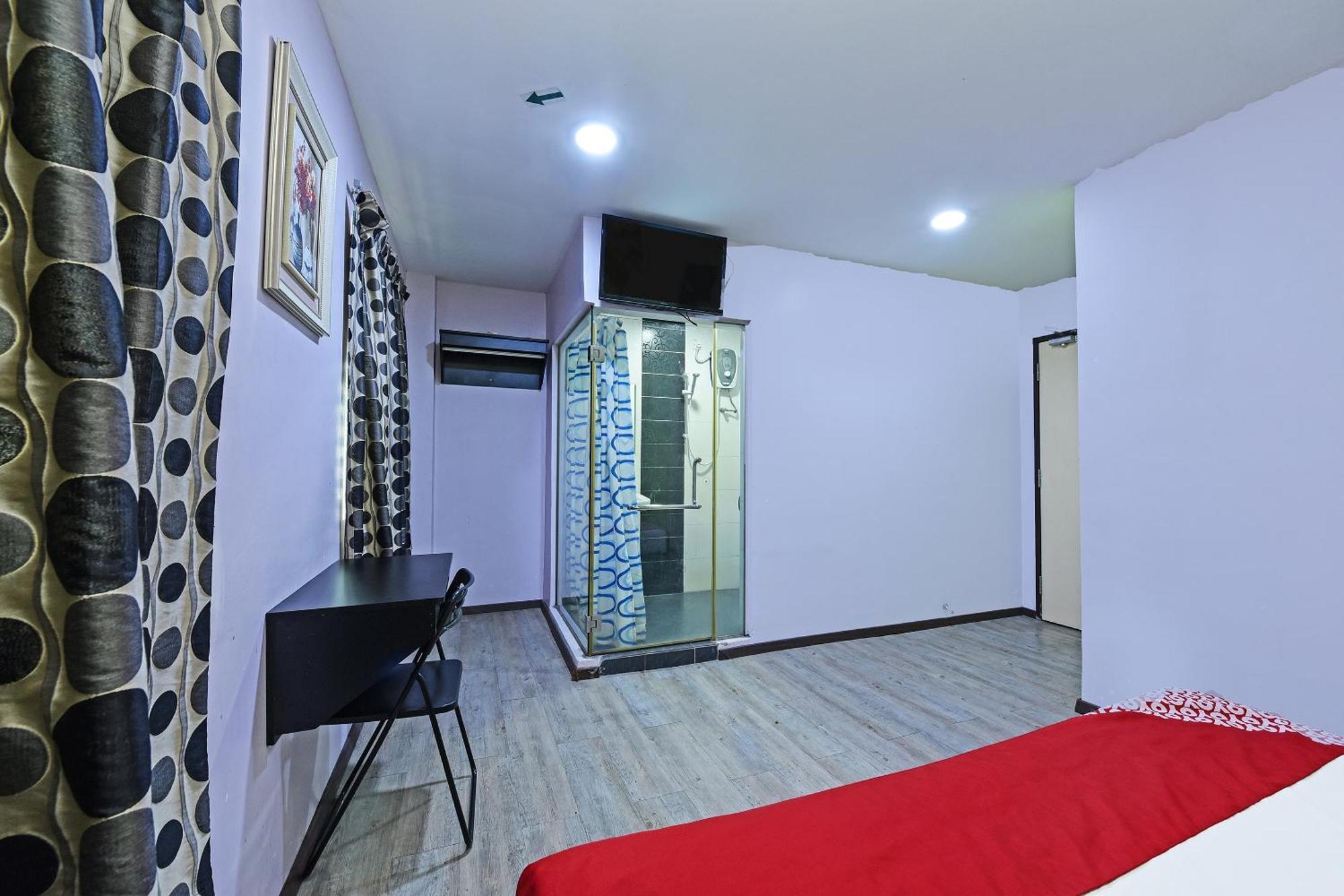 OYO 992 Orange Hotel Kuala Pilah Bagian luar foto