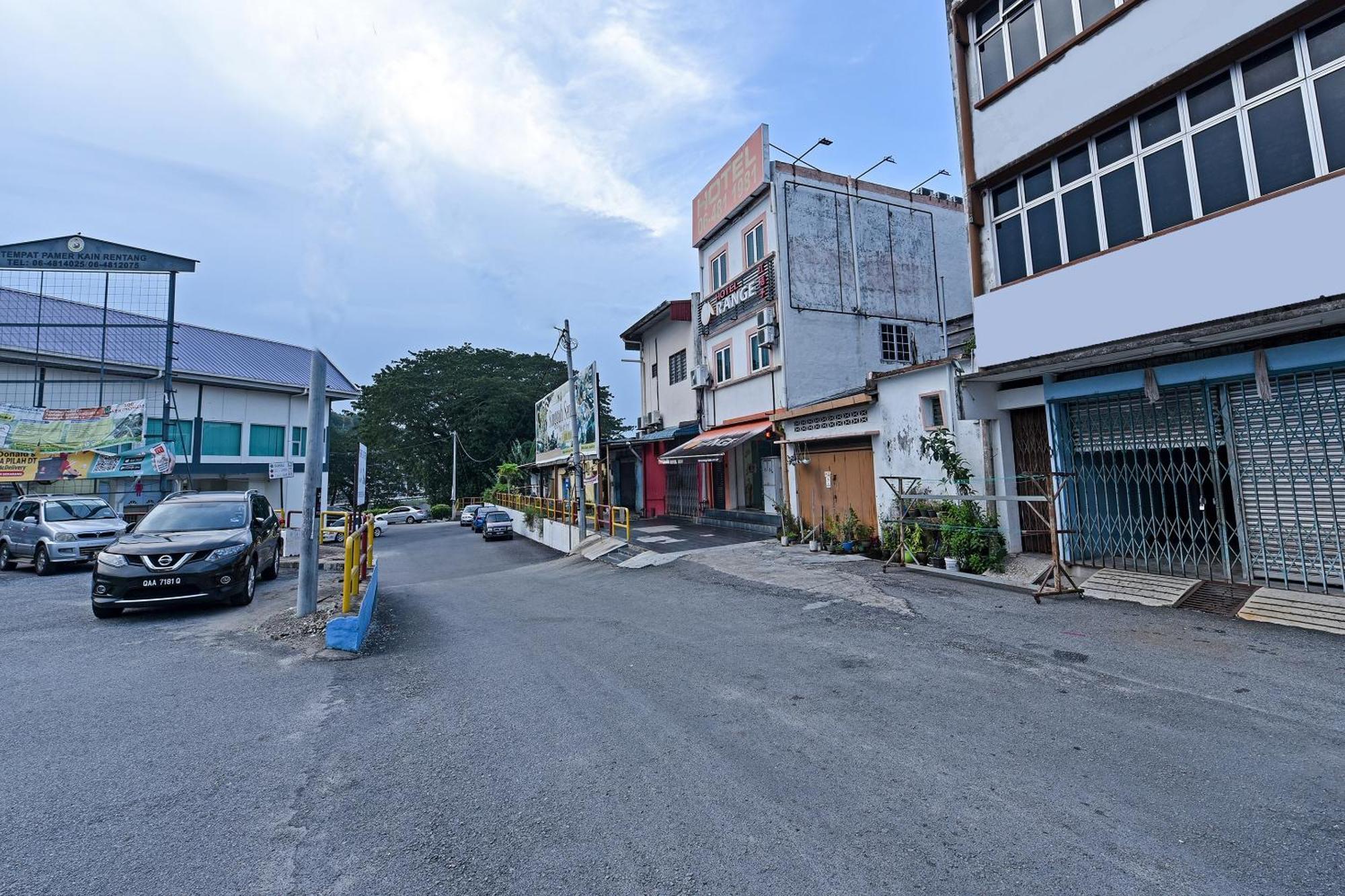 OYO 992 Orange Hotel Kuala Pilah Bagian luar foto