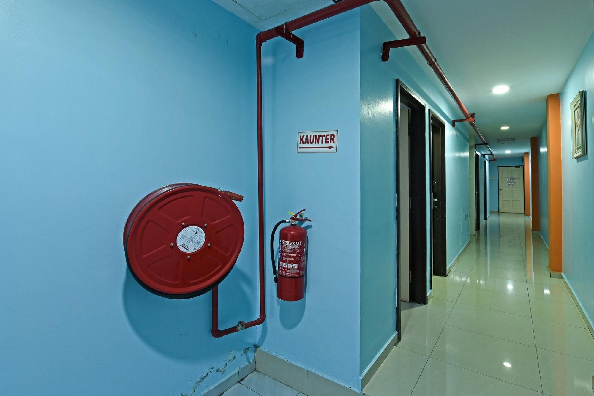 OYO 992 Orange Hotel Kuala Pilah Bagian luar foto