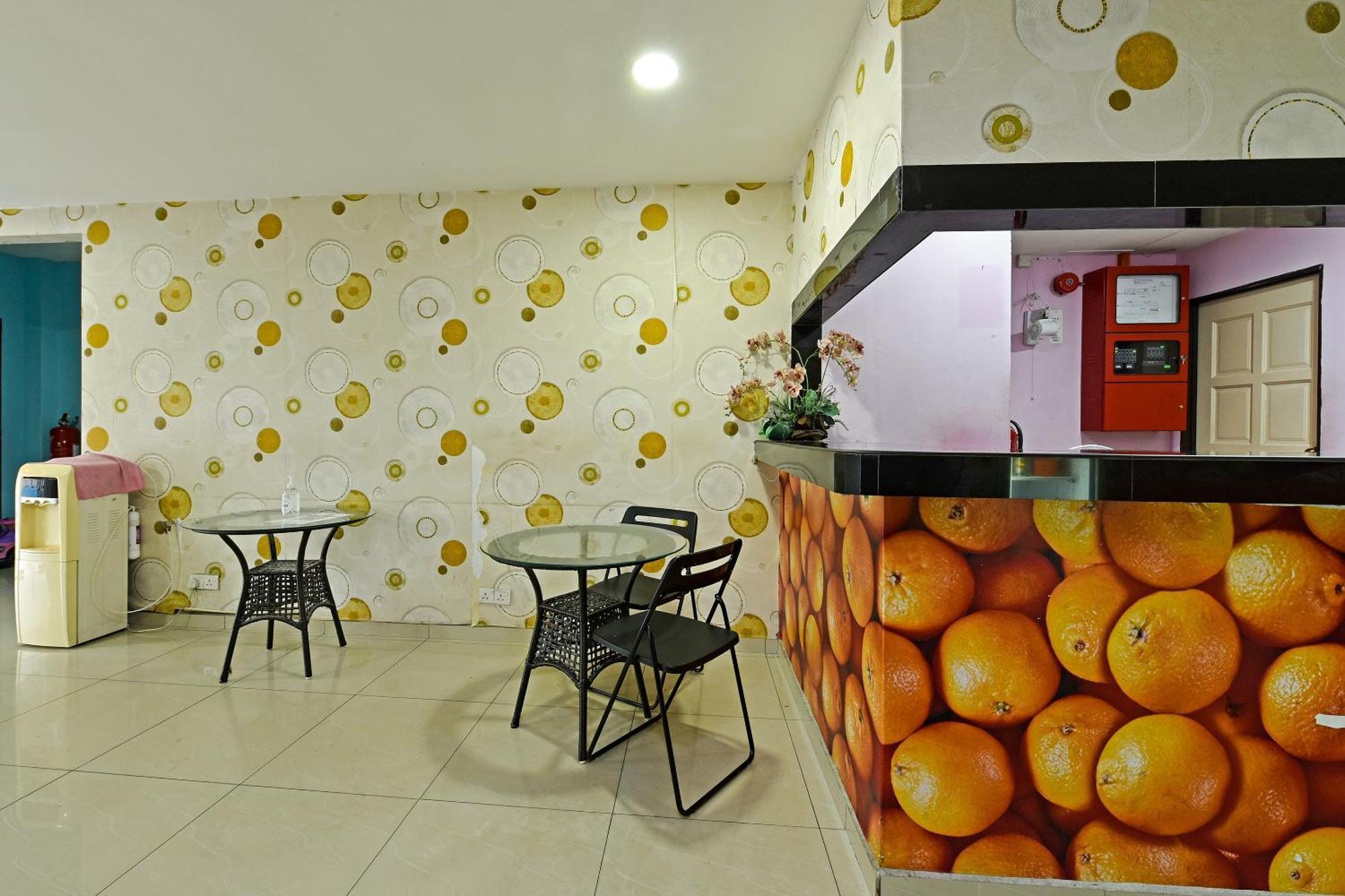 OYO 992 Orange Hotel Kuala Pilah Bagian luar foto