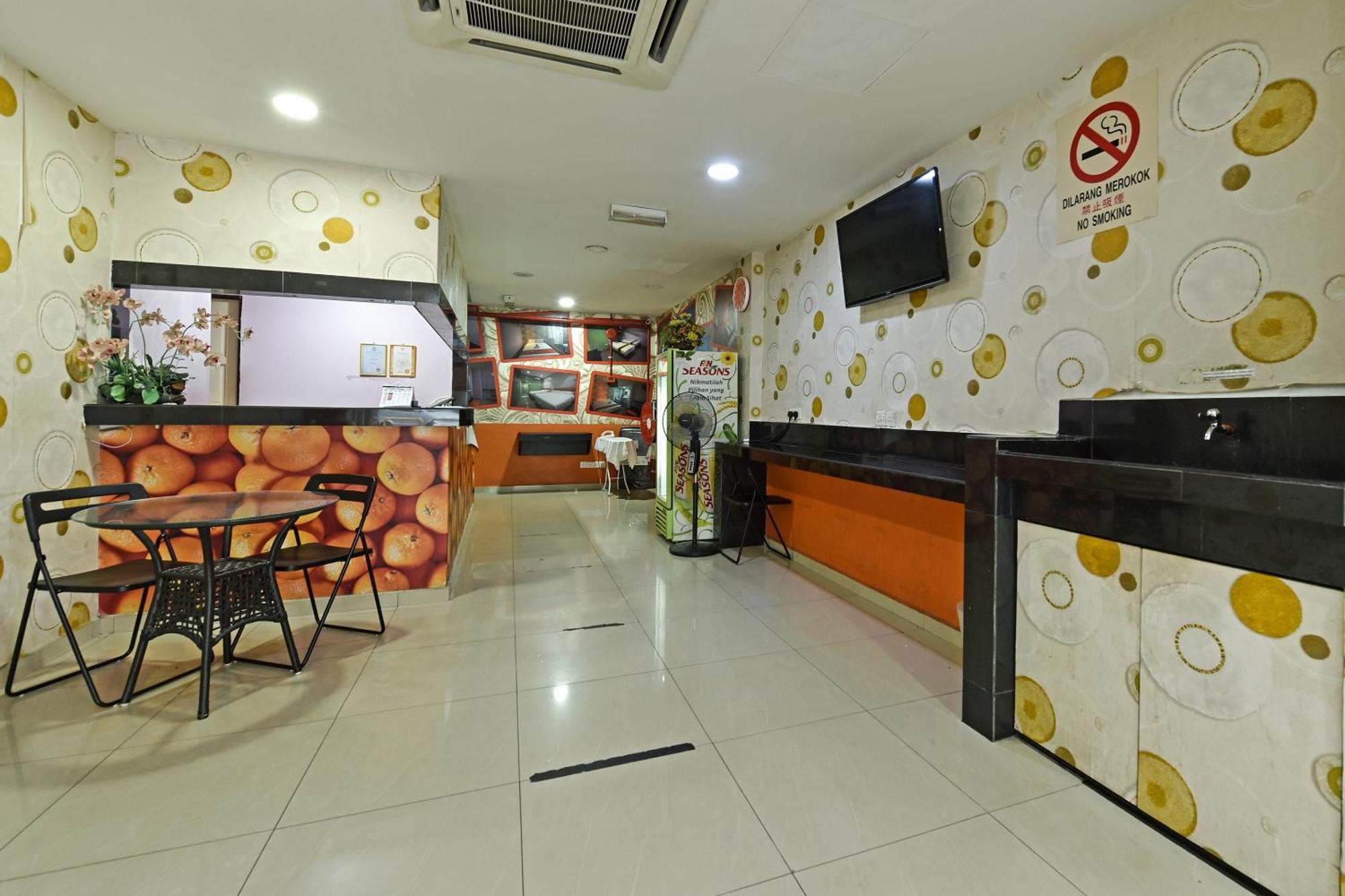 OYO 992 Orange Hotel Kuala Pilah Bagian luar foto