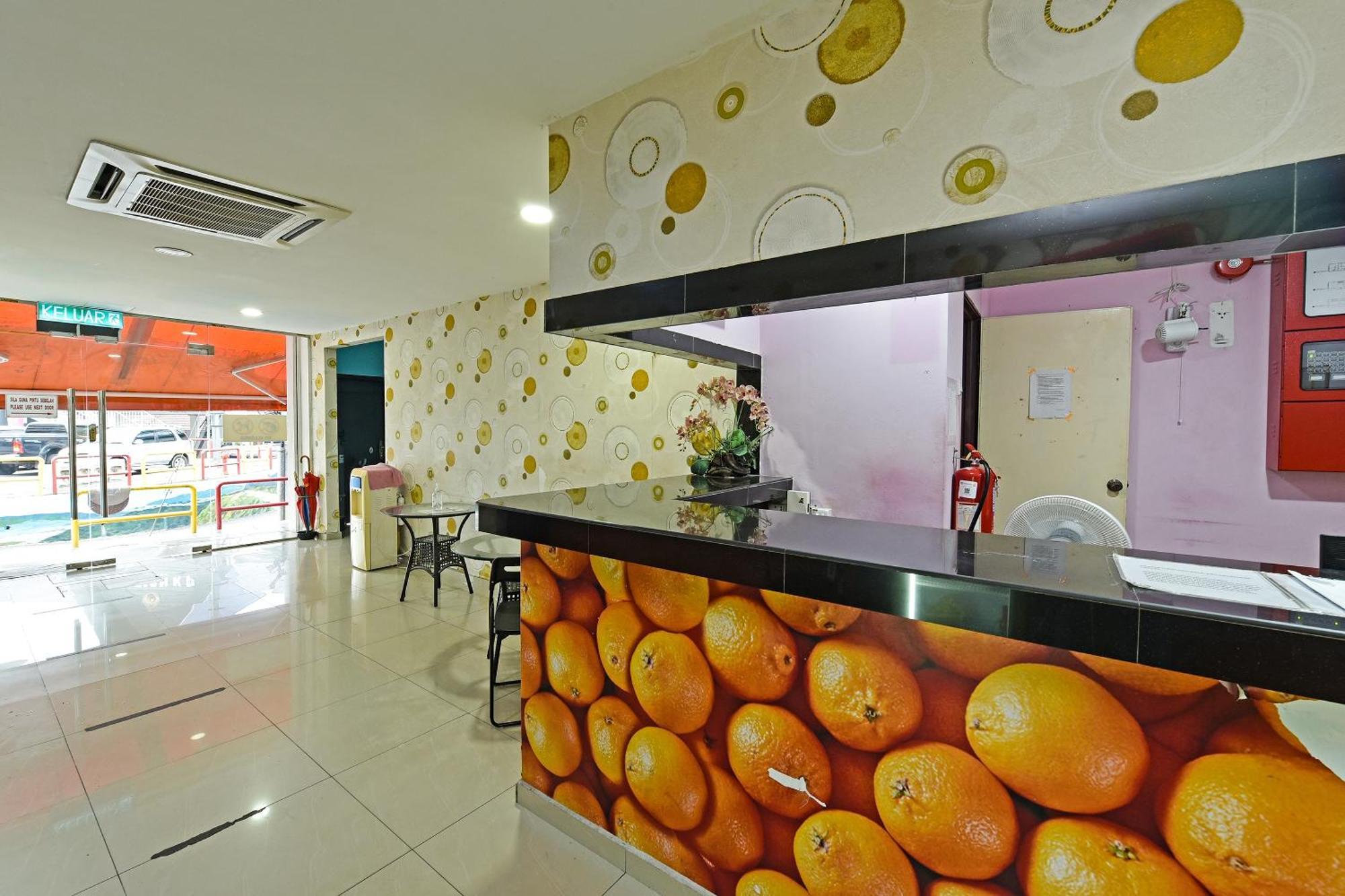 OYO 992 Orange Hotel Kuala Pilah Bagian luar foto